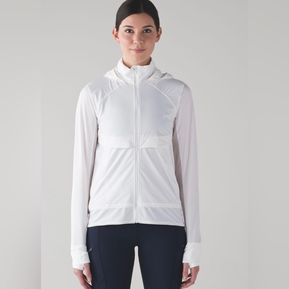 LULULEMON KICKING ASPHALT WHITE SIZE 4 RUNNING JACKET LIKE NEW ZIP UP